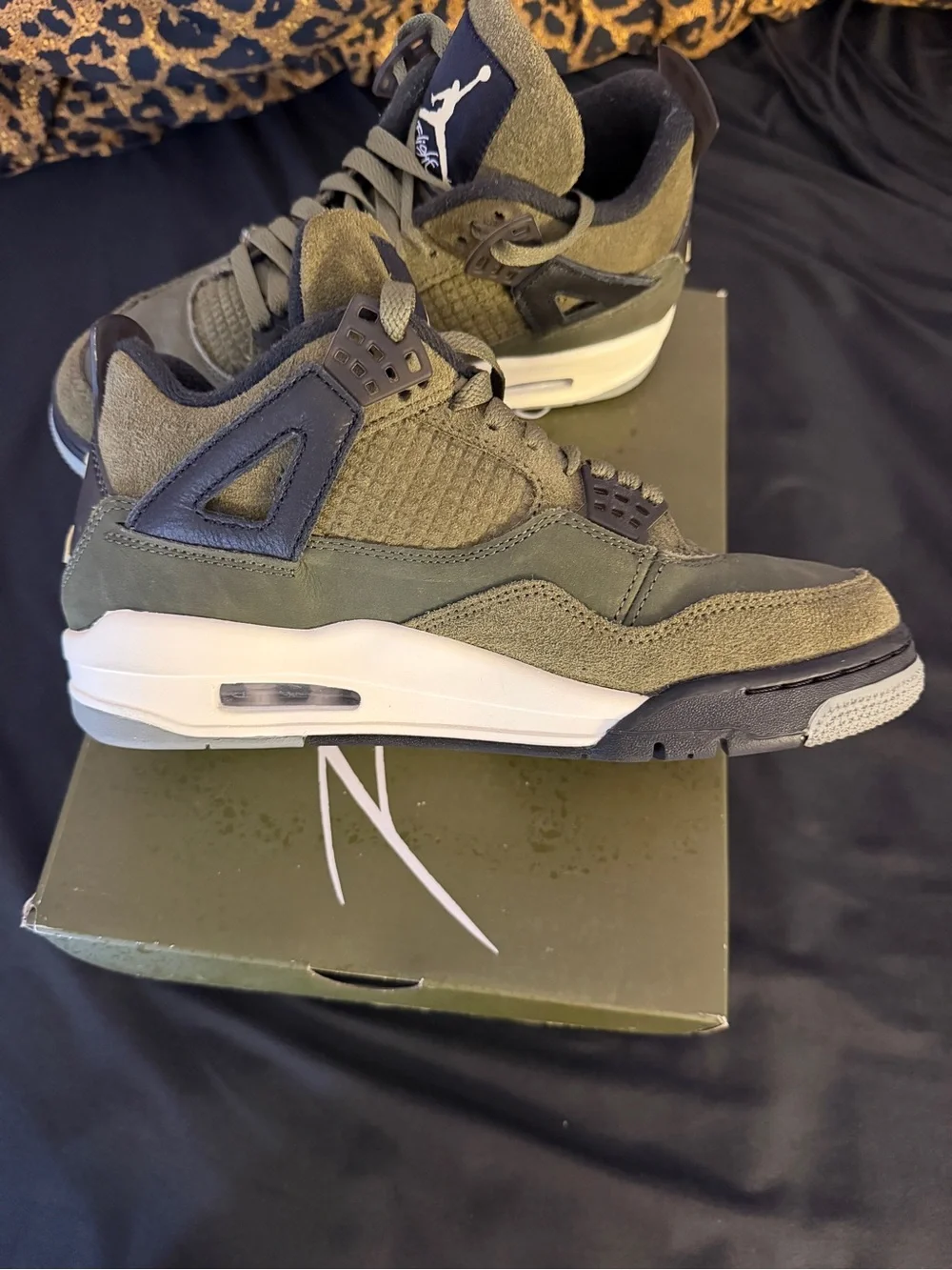 Air Jordan 4 Retro Craft Olive Men's 7 / Women's 8.5
